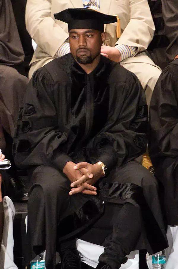FunnyQuotees's tweet photo. Waiting to graduate like http://t.co/Z26gKkDrj9
