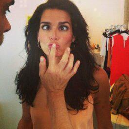 Aujourd\hui c\est l\anniversaire de notre détective préférée so Happy Birthday  