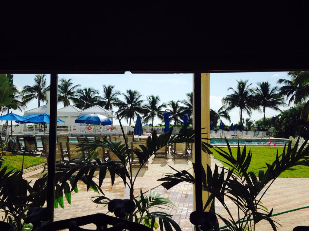 theivyac's tweet photo. #YOGA fit just happened @MiamiBeachGym #beautifulClass http://t.co/J3pUlOIF3x