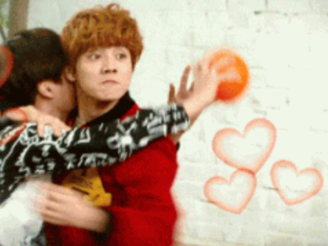 exothrowback's tweet photo. Luhan got no chill http://t.co/Jf7uKlKrt7