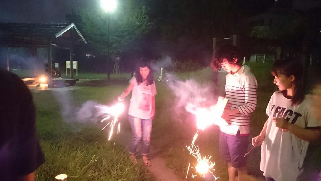 moudew9's tweet photo. 9期 花火でした 🎆 http://t.co/d1iB51soe6