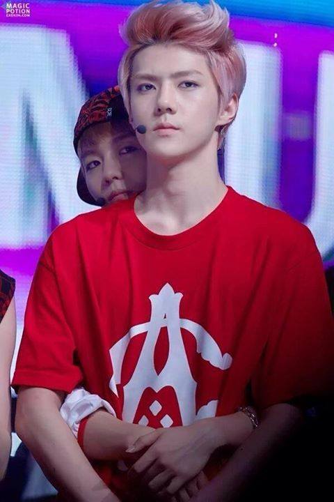 exothrowback's tweet photo. #Sebaek during the Growl Era http://t.co/ZFXJmYvs8A