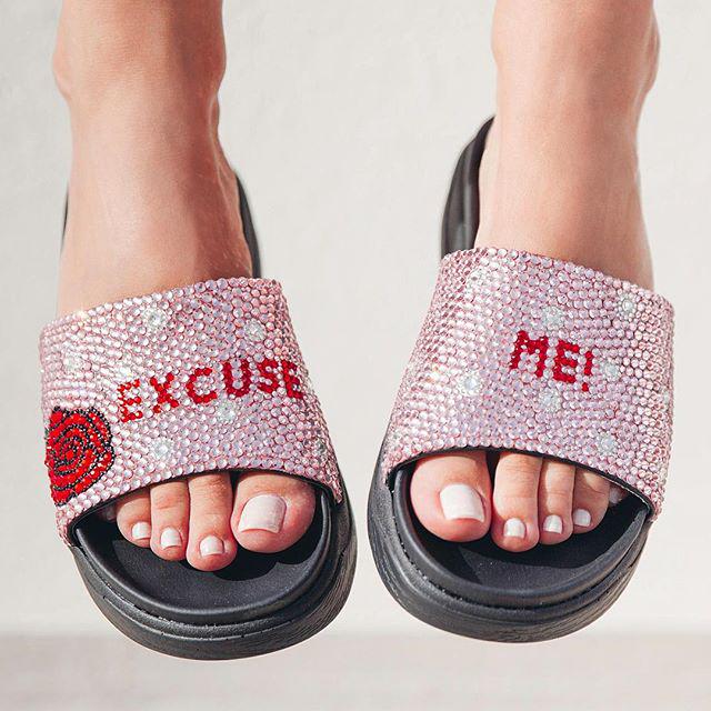 sauceloves's tweet photo. 🙋🙋🙋When your sliders got something to say... #InstoreNow #TheGoodPractice #Crystallised #Slider #Dubai http://t.co/XXPuiA2Tz6