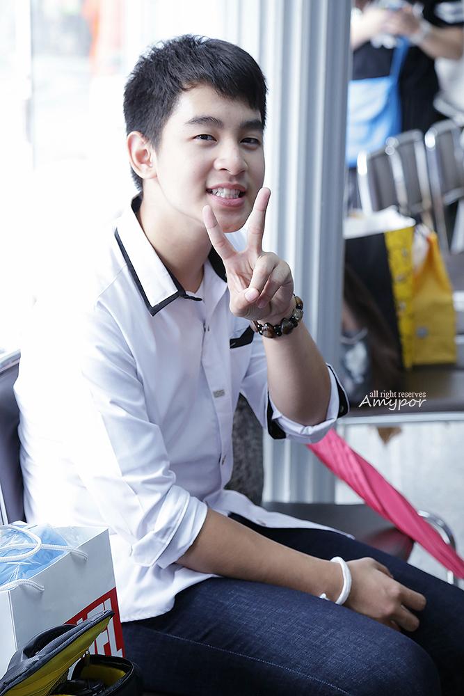 amypor's tweet photo. มีทติ้งกะงานวันเกิดเล็กๆกะฟคน่ารักๆ @kaii_prakasit @KaiiFC #HBDGuide16th #theschoolstory http://t.co/X9ugn7mECk