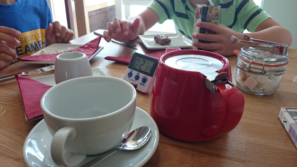 LindseyRyle's tweet photo. Post school uniform shop reviving tea and cake @NonesuchCup @stpetershospice http://t.co/gO1GkPmoYP