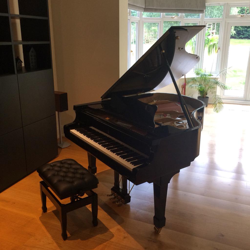 williambonard's tweet photo. My grand piano is finally all set up and ready to play🎹 #excitablechild #earlychristmas http://t.co/t92WMQrzrR