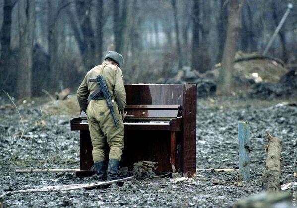 ThatsHistory's tweet photo. Russian soldier playing an abandoned piano, 1994 http://t.co/TNTMYUWPLQ