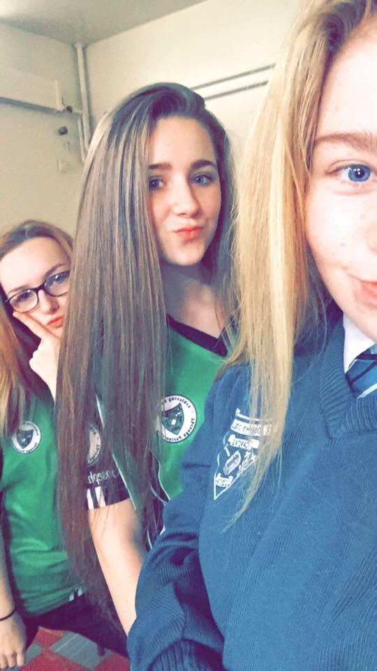 chloebamconlon's tweet photo. @baileymac02 FRIENDS❤️ #CrystaliseTourBelfast http://t.co/sWTZFmMjZk