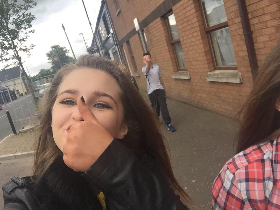 chloebamconlon's tweet photo. @baileymac02 FRIENDS❤️ #CrystaliseTourBelfast http://t.co/sWTZFmMjZk