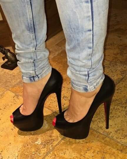 tycoonmts12's tweet photo. Nice tight jeans and heels. 😍😍😍😍😍 I love a girl who wears heels http://t.co/TBVl6bZU9u