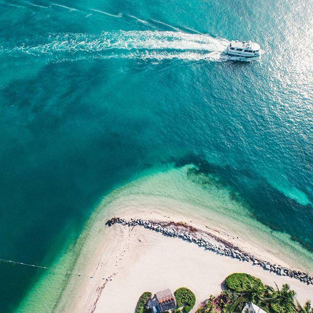 ShareALittleSun's tweet image. If we had to choose, we'd pick @flye_drone’s Key West version of “the Monday Blues,” wouldn't you? #LoveFL