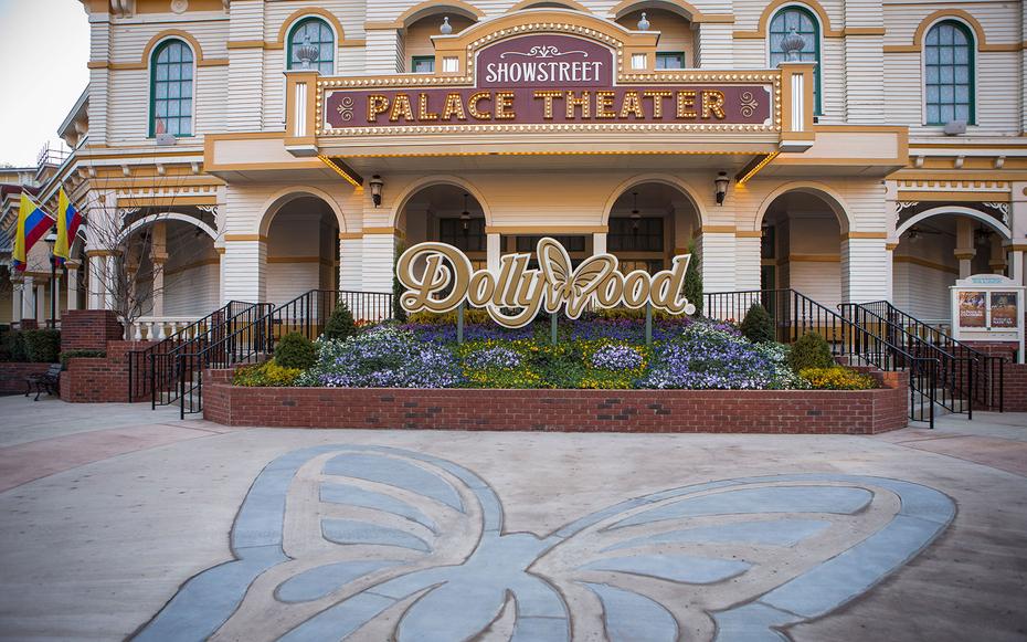 TravelLeisure's tweet photo. This roller coaster design was inspired by @DollyParton's love for hot rods: http://t.co/WsFnCmofah http://t.co/au6eZG4Flc