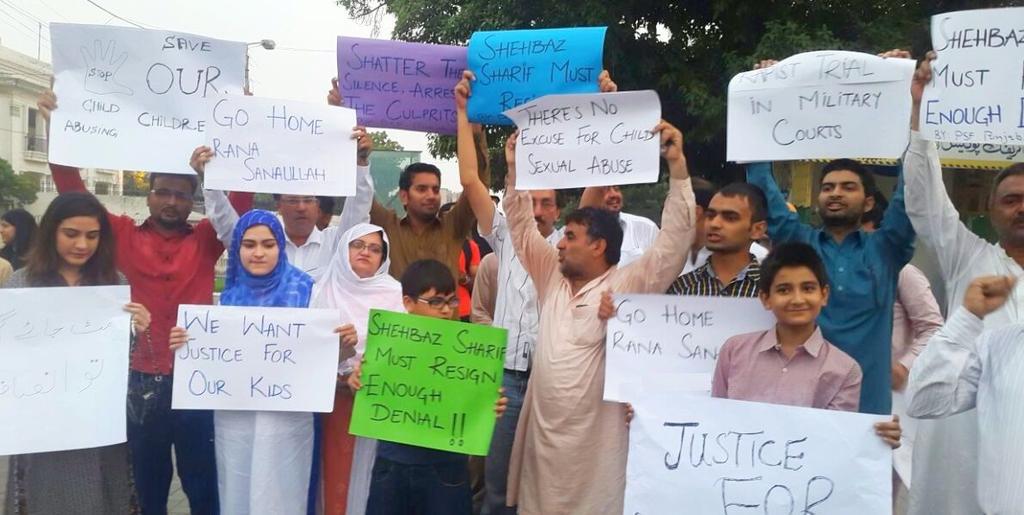AqibSarwarPPP's tweet photo. "مٹ جائے گی مخلوق تو انصاف کرو گے"
"Civil Society" Protested Against #ChildAbuseScandal 
#StopChildAbusing http://t.co/BH9tdKgVna
