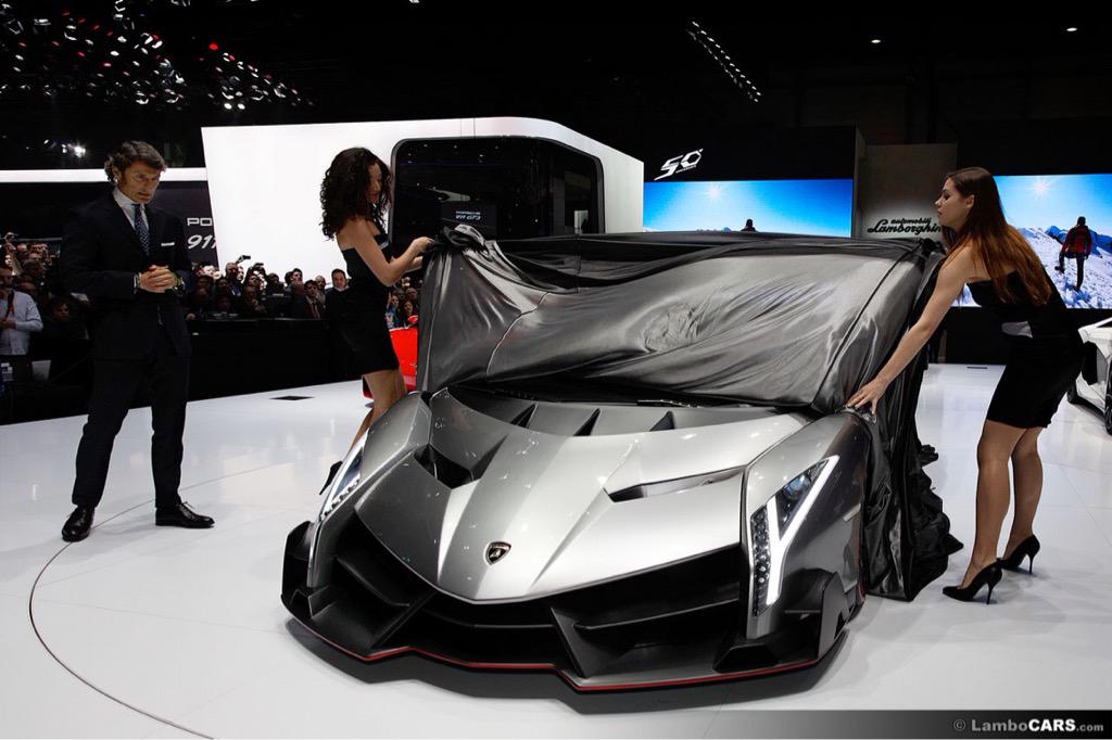 MoneyGoals_'s tweet image. Girls love Lambos👅