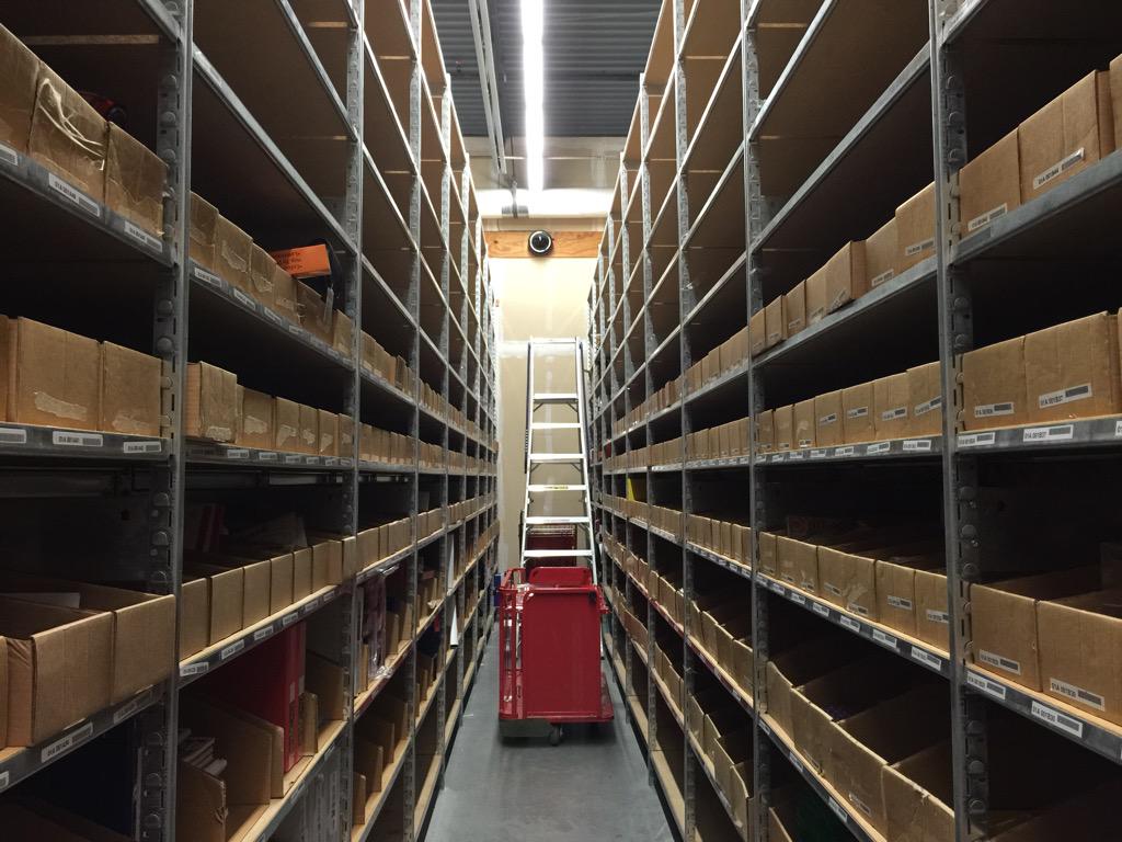 jason_palomo's tweet photo. Guests can't shop from the backroom! T2098 got out 5 flats and 3 tubs baby! #R300fillerup #D368 @CBedokis @TomvMoore http://t.co/1w1m65ybr7