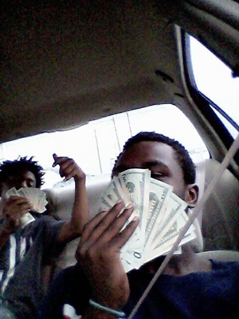 TeCoSoSa187's tweet photo. Yo #McM Smell👃Like Ass And He Brokkeee😂👎🙇 http://t.co/oCQkqP0Ptl