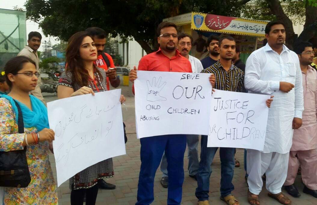 AqibSarwarPPP's tweet photo. "مٹ جائے گی مخلوق تو انصاف کرو گے"
"Civil Society" Protested Against #ChildAbuseScandal 
#StopChildAbusing http://t.co/tDpn2Z5K4g