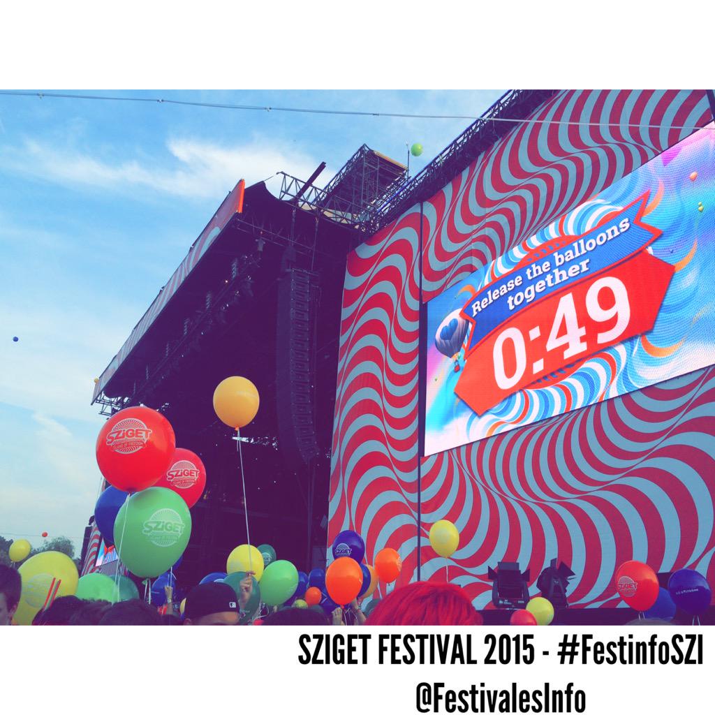 FestivalesInfo's tweet photo. Ambientazo en el Main Stage del @SzigetOficialES segundos antes de la #BaloonParty #Sziget2015 #FestinfoSZI #Sziget http://t.co/I2HRcCQ4NV