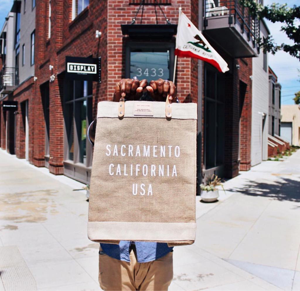 Apolis's tweet photo. This Monday, #ShopLocal! #Sacramento #DisplayCalifornia 👉http://t.co/94tdCXpPeo #GlobalCitizen #WearApolis http://t.co/BTWjo6jzDr