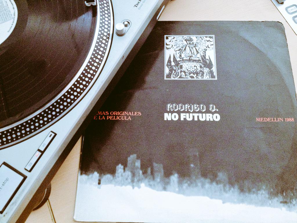 radionicafm's tweet photo. Escuchen todo el punk y el metal de la película colombiana 'Rodrigo D: No Futuro' en #LaHoraDelVinilo #AlAire http://t.co/qXfh4qaA0s