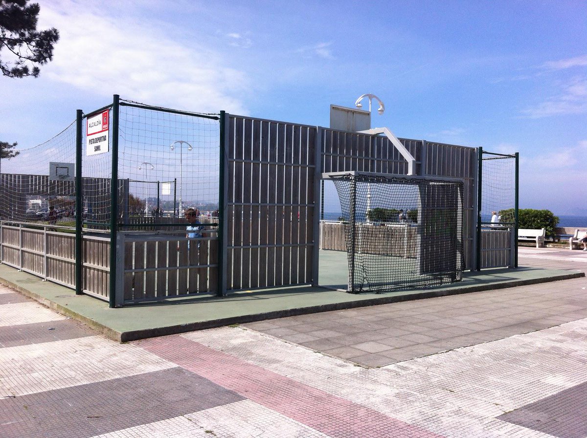 ribeirotwits's tweet photo. Como sugerencia, que os parece el instalar una pista en el parque de A Veronza de @Ribadavia para utilizar 24 horas http://t.co/hTjGD5F6Lk
