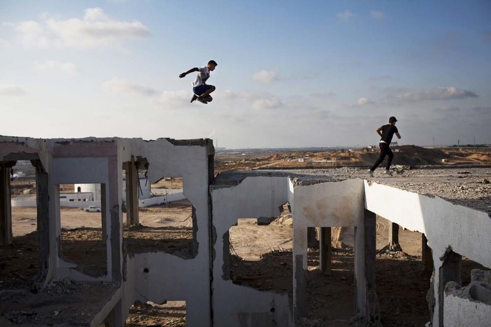 These pictures are incredible. Meet the parkour teens of Gaza: bit.ly/1KeeFLX