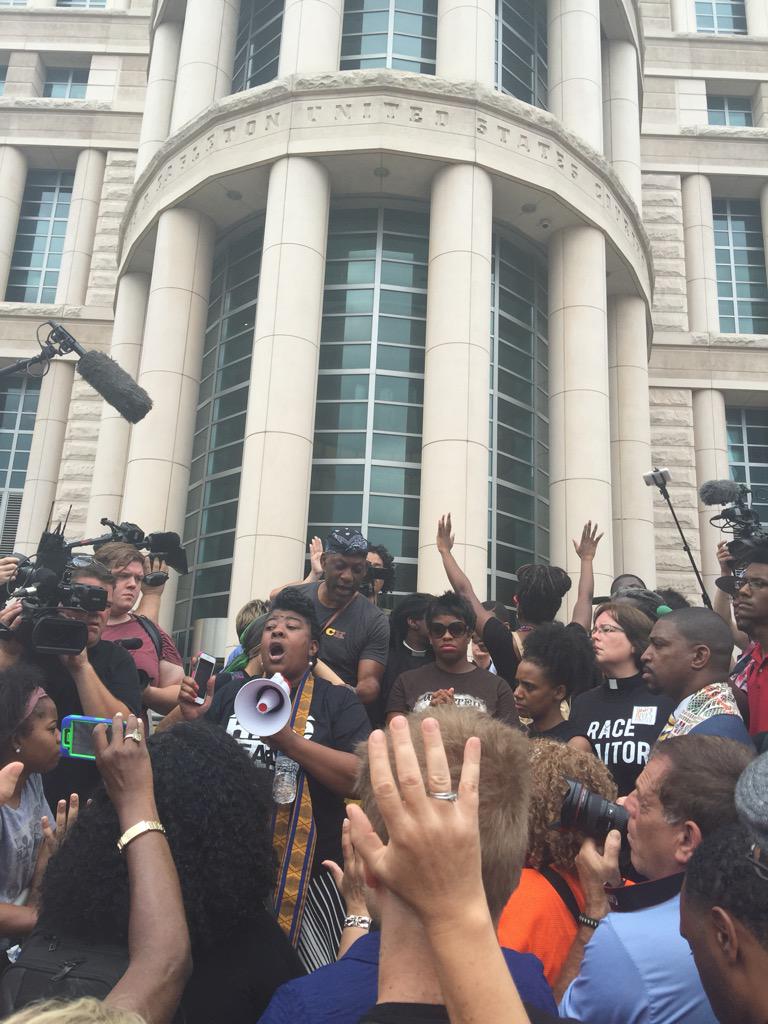 MsJodieEvans's tweet photo. The steps of the #DOJ have been taken by clergy &amp; #ferguson #action #UnitedWeFight @handsupunited_ http://t.co/b6gIWZmGwX