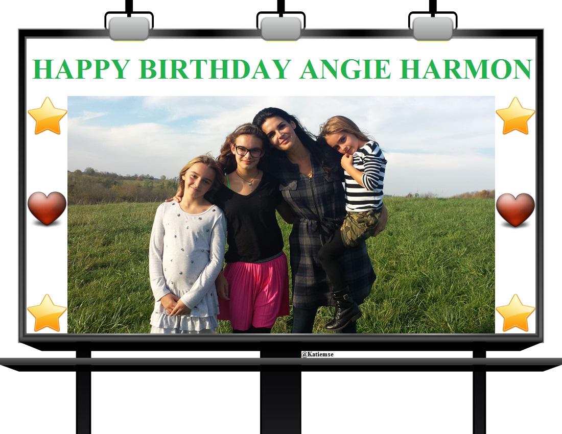  Happy Birthday! Hope you have a lovely day w/those you love! Love from Ireland! :) xoxox 