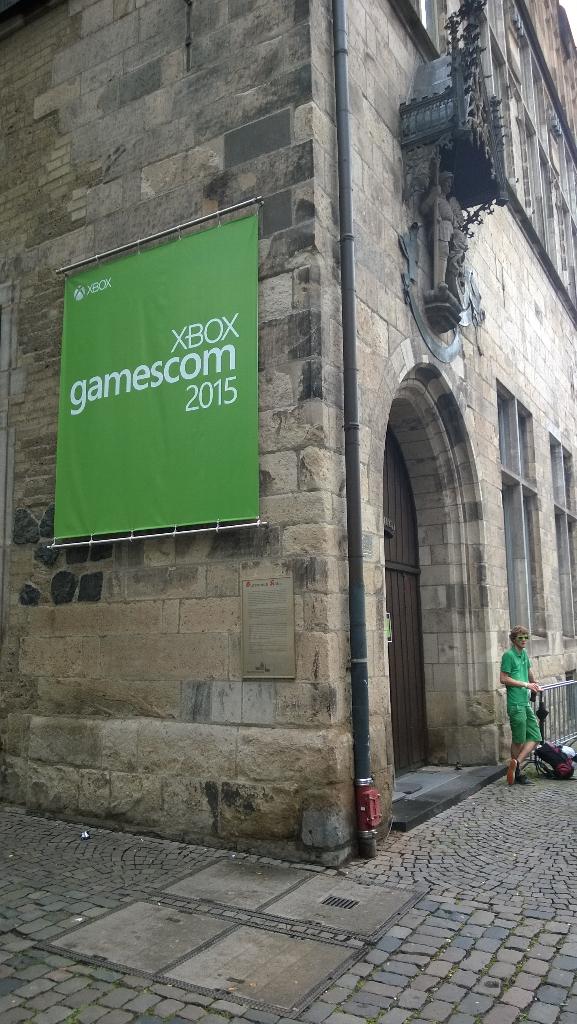 DanielHeithorn's tweet photo. @xboxde Ich! In erster Reihe und immer noch dankbar!
#xboxgamescom
#xboxfanfest
#xboxvip http://t.co/z76r2aHnpF
