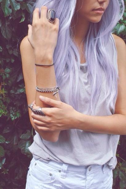 CrazyMadTea's tweet image. Hailey sat in wonderland setting up for a Very merry unbirthday party and smiles and hums pouring tea #OpenRP