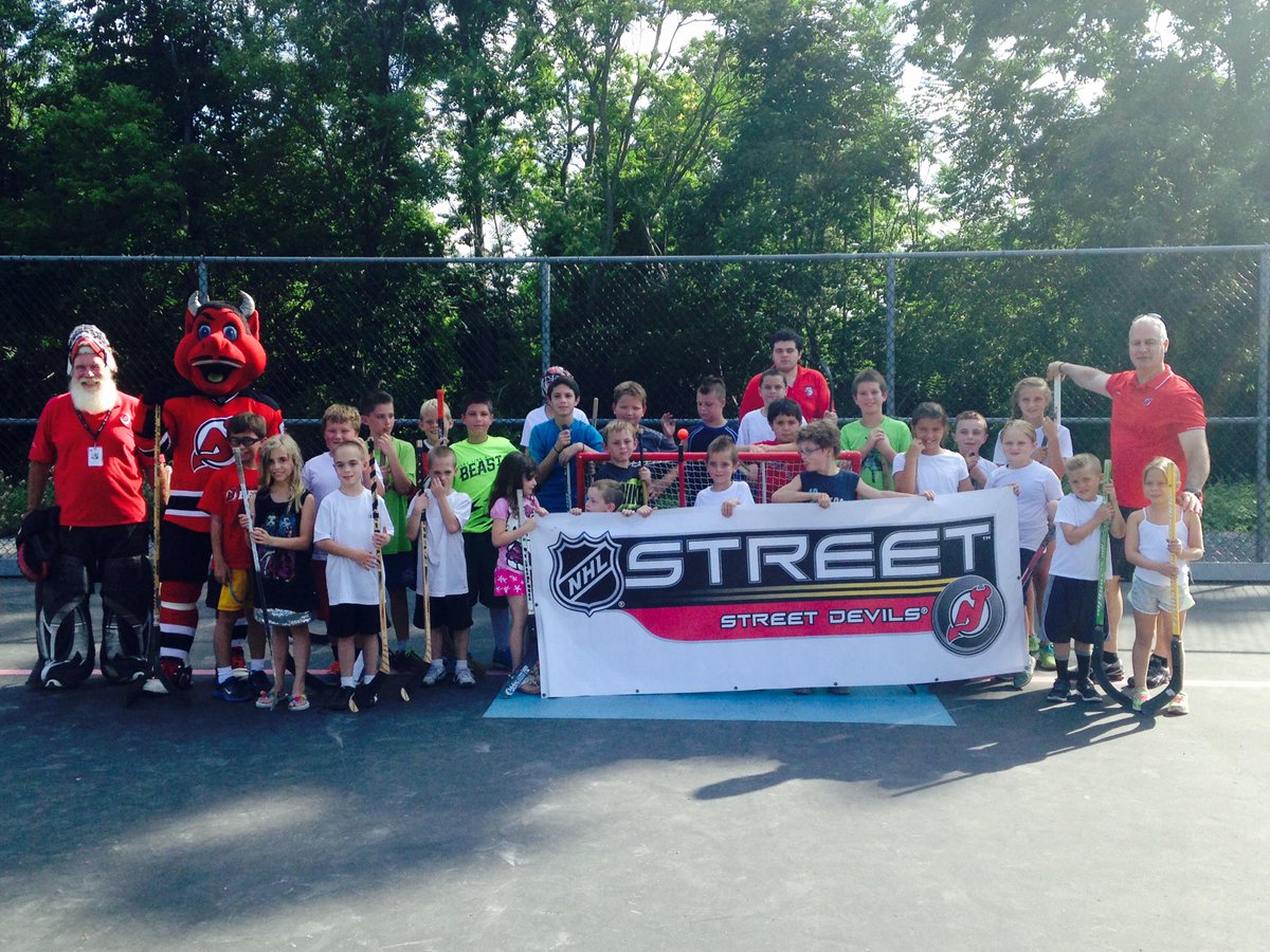 DevilsAlumni's tweet photo. "Jim Kern, his staff and kids at Pohatcong always give us a very warm welcome." ^BD http://t.co/DT01fzkGlR