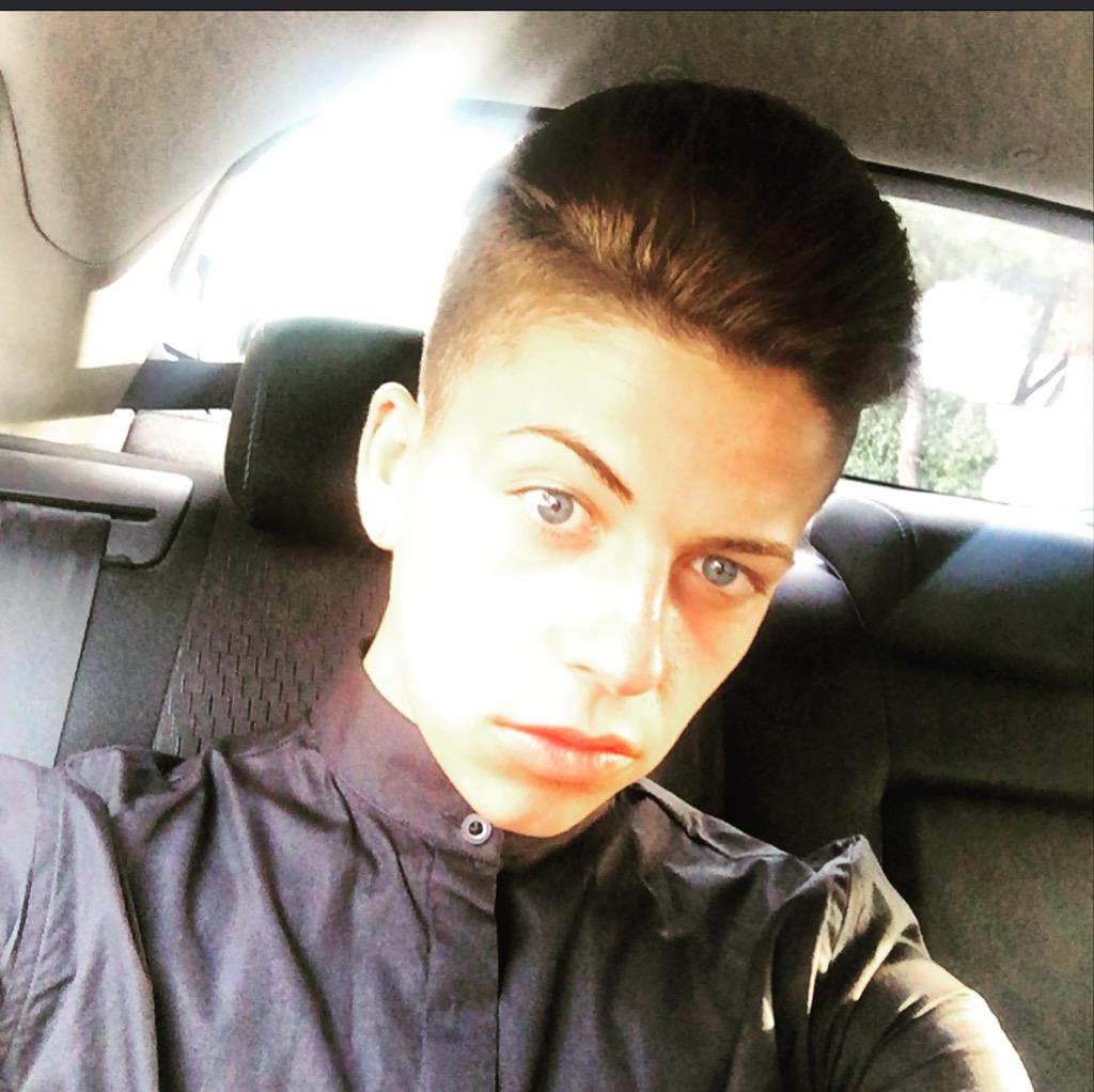 ChristopherMDJ's tweet photo. De camino a @telecincoes hoy toca #PasaporteALaIsla5 http://t.co/pz5Hsy1MLh