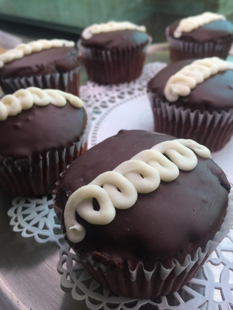 embakeryfl's tweet photo. You might want to stop by and pick one of these up from our @WDWDowntown store today! #glutenfree #disney #vegan http://t.co/E0vJHbXoER