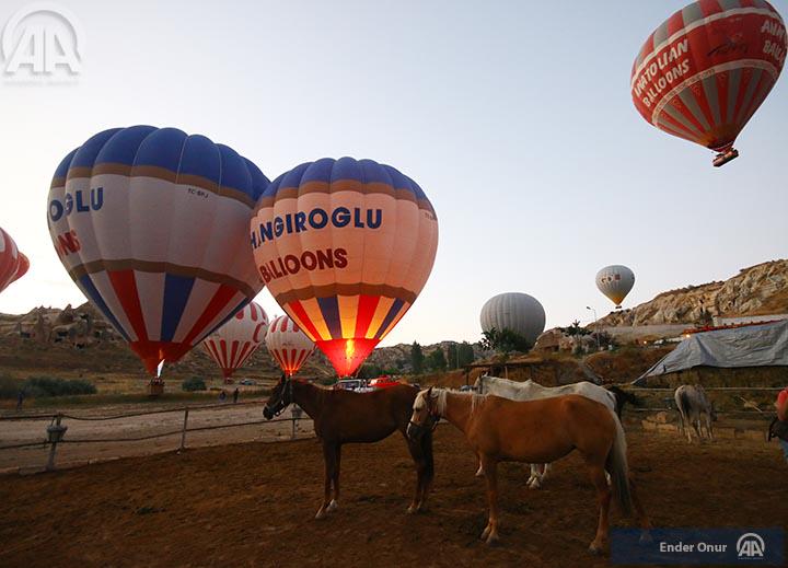 #Horses are seen near hot air-balloons in #Cappadocia in #Turkey's #Nevsehir #AA