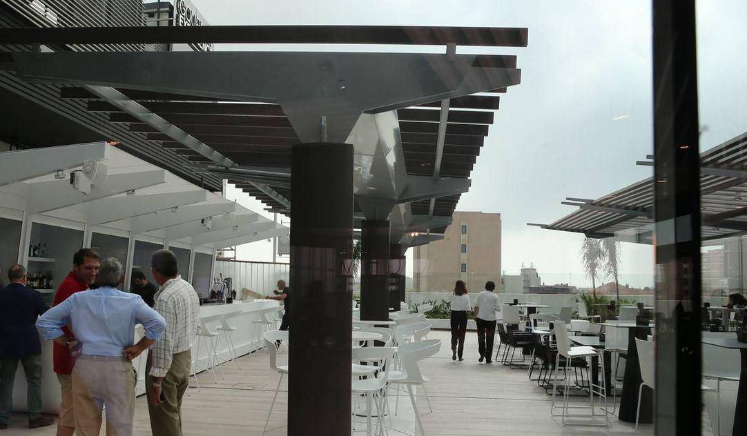 hamburguesanost's tweet photo. Disfruta de las mejores #hamburguesas en la terraza del nuevo @GExperMalaga, con #HamburguesaNostra #plandeverano http://t.co/9PnlPzhy72