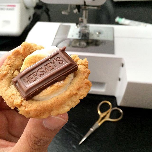 raegunramblings's tweet image. S&apos;mores cookies for breakfast care of the lovely @laurelingham yes please! #theinternetmademedoit #nationalsmoresda…