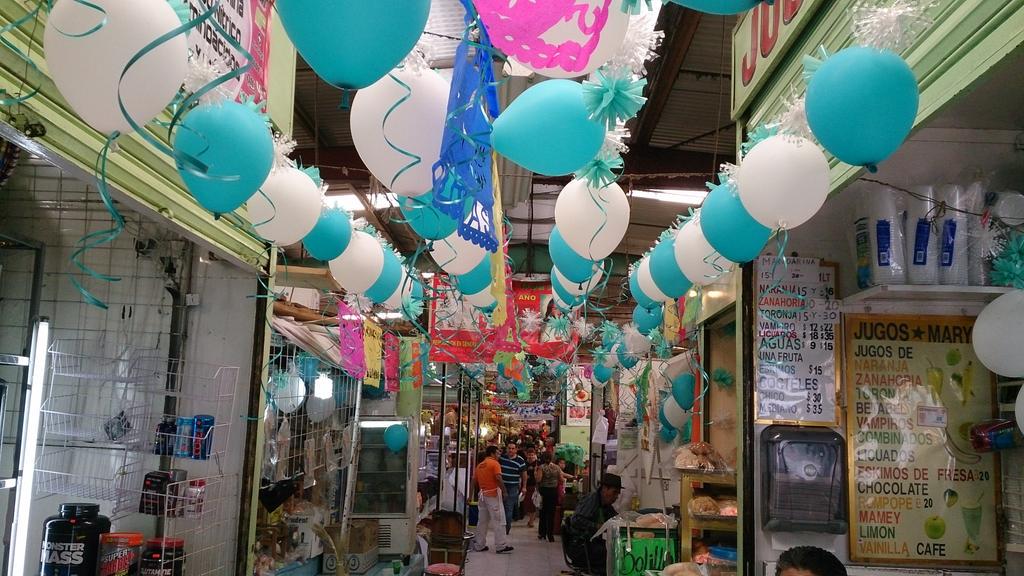 Viktor_GoPa's tweet photo. Amigos celebran aniversario #Portales #MercadosPúblicosCDMX gran ambiente @RolandoMercados http://t.co/rNunusLNlm