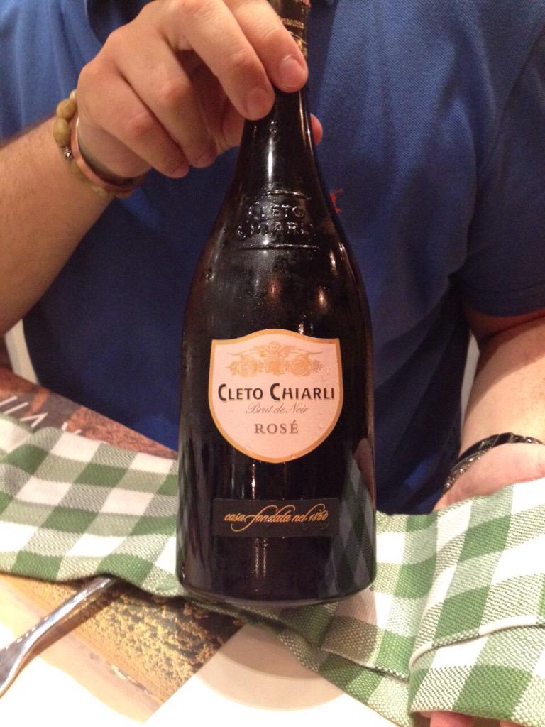 steocossavella's tweet photo. Ottima serata da @Signorvino con @OserenellaC 👏🏼 http://t.co/bm6N3HqARg