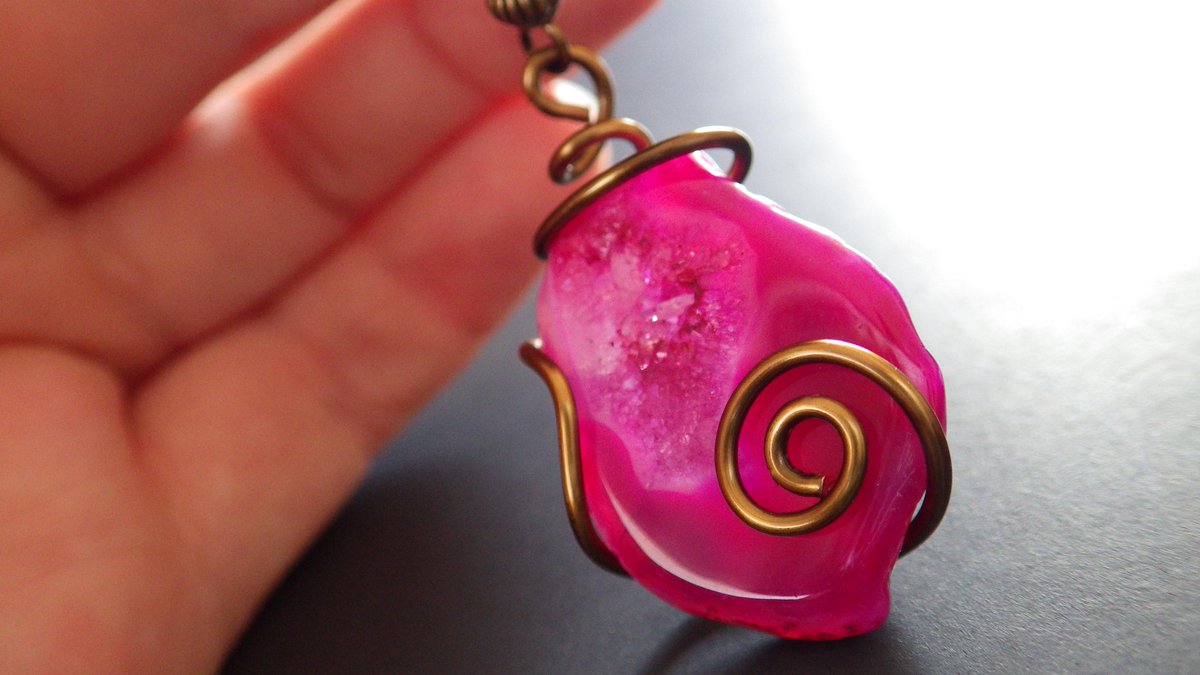 CassieVision's tweet photo. Stunning #agate wire wrapped by hand for a #RVMcharm!
http://t.co/kh2BV8ENrN http://t.co/PQ8g7pVYAB