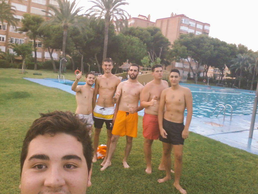 VictorEfini's tweet photo. #momentofriends http://t.co/TBDHTbEU28