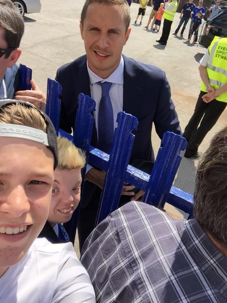 harryace22's tweet photo. #F2ShirtComp Phil jags Ross Barkley John stones Coleman http://t.co/fTs9siPqVa