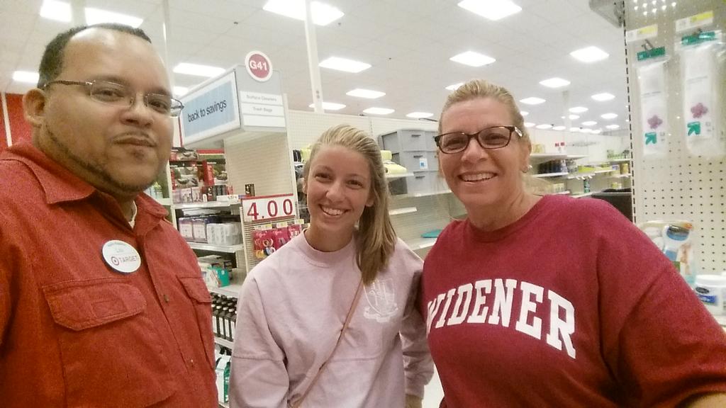 Helping senior @WidenerU 2 #getappy @amandawozniak17 <a href="/mayvanosten/">Mayanne Van Osten</a> @JennaWalker422 <a href="/LaurenBugay/">Lauren Bugay</a> <a href="/eimazzeo/">Erica Mazzeo</a> @SStuhr290