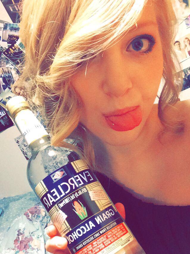 justamelonn's tweet photo. Looking back at freshman year like
๐ฉ๐๐ท #Everclear #Neverclear http://t.co/vh9QJSmvj6
