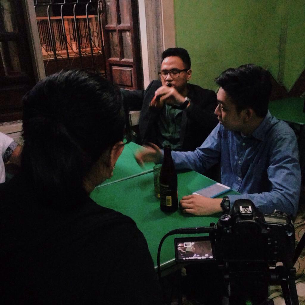 _ljflores's tweet photo. Time check is 3:06AM Still shooting with the gang! #TwoFathersTwoSons @TonTonYuzon @imkerwinking @_mpagaduan http://t.co/1iynQNfAZT