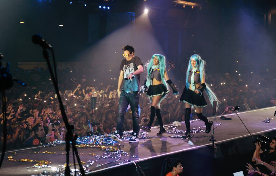 CamuValoy's tweet photo. La wea epicness #ClubMediaFest @ClubMediaFest #vinitoh #fernet #chodis #sarsoe #poneponepone http://t.co/Wh5GfSpeVE
