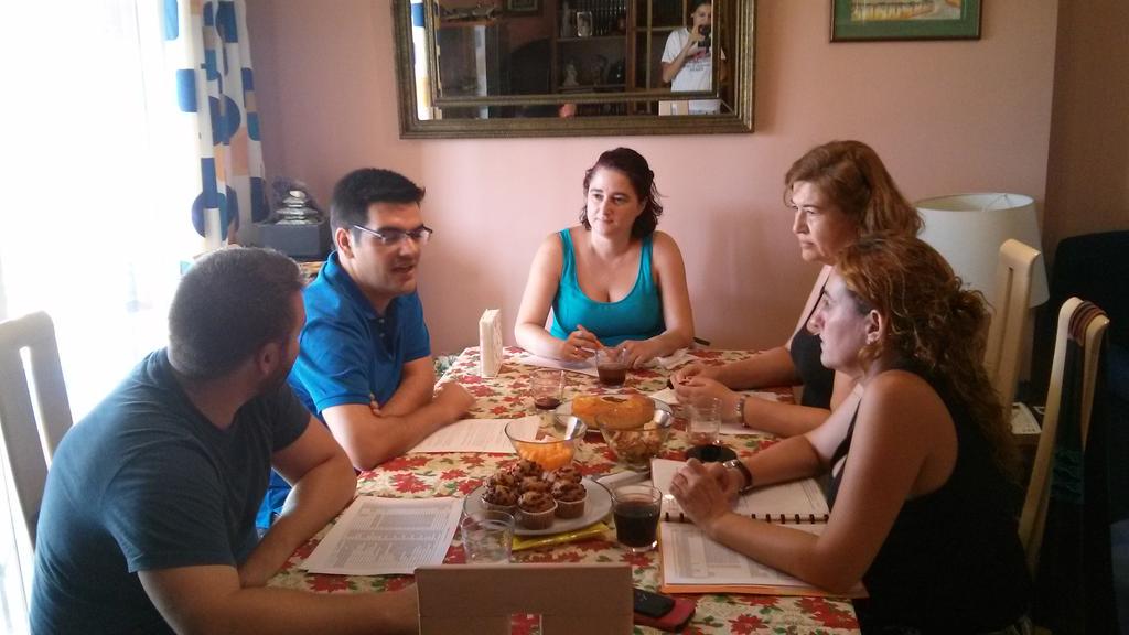 josemariafm's tweet photo. El equipo de gobierno de @CsEspartinas trabajando en horario de tarde. http://t.co/O7HQKaWoor