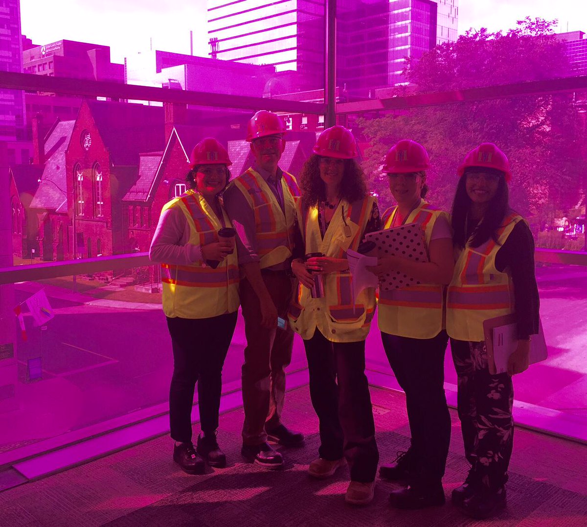 LiliShalevShawn's tweet photo. In the #PinkCube @WCHospital w/ @diba_pr @CraigTyyz @emily_hanft @atifahamir http://t.co/4RiwETvBeW