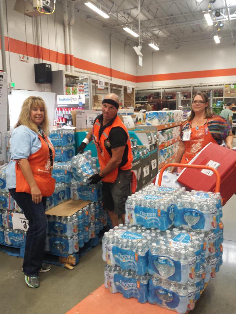 baybaxem3's tweet photo. The Home Depot 6682 supplying the Red Cross with equipment to support the Northern Ca. Fires, way to go team! http://t.co/CJ8qYPVg3C