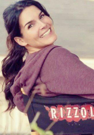  Happy Birthday dear Angie All the best for you !! Health,luck,happines and love Have a great day   