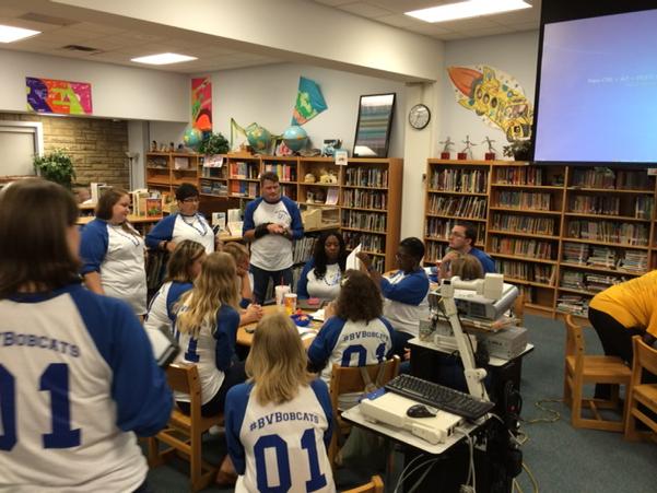 LizMeans1's tweet photo. Belvidere Staff collaborating around best ways of helping students be successful! #gvrox #BVBobcats #csd4edu http://t.co/5f8VoNdOPi